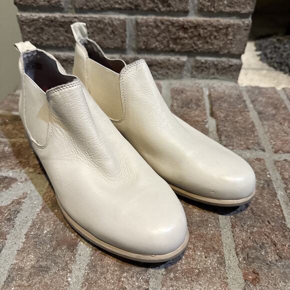 Munro Bedford Leather Bootie Womens 9.5 Cream Tumbled Calf Leather Minimalist - Picture 1 of 16